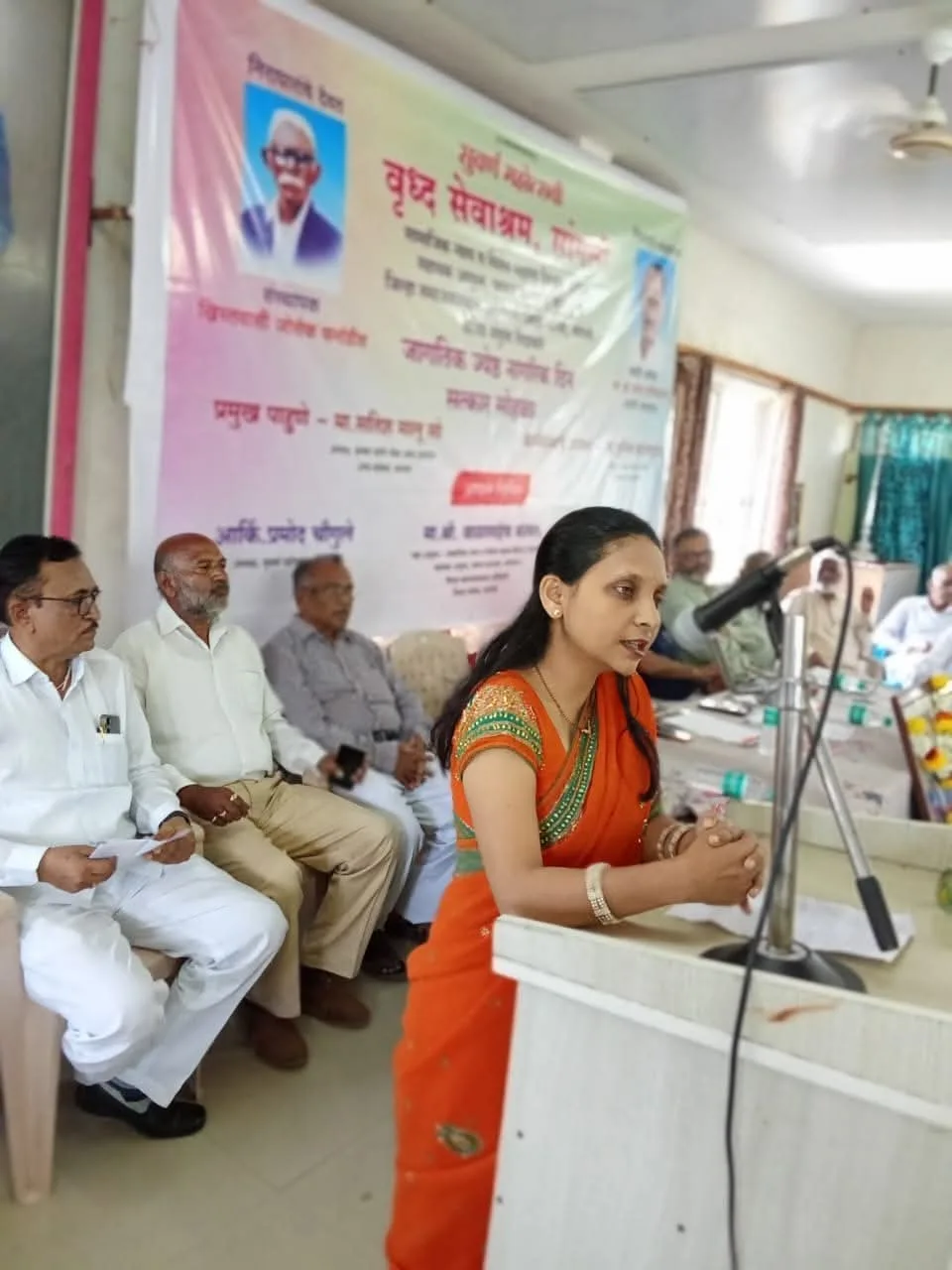 जागतिक जेष्ठ नागरिक दिन 2024
उपस्थितांशी संवाद साधताना
अधक्ष्या - डॉ.सुप्रिया अजित आडमुठे.